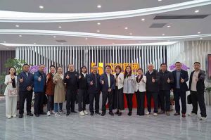 热烈欢迎新疆喀什人社局一行领导莅临JIANGNAN.COM江南体育(中国大陆)科技公司集团指导